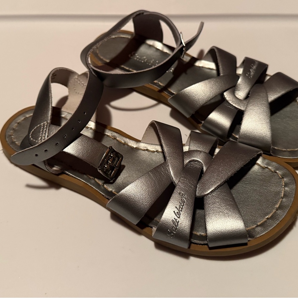 Salt Water Sandals by Hoy - Metallic Silver Kids Sandals size 5